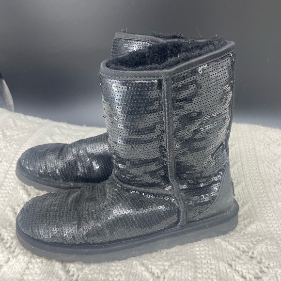 3/$30 UGG Women’s 6 Black Sequin Sheepskin Lined Boots Party Sparkle Diva Comfy - Picture 4 of 7